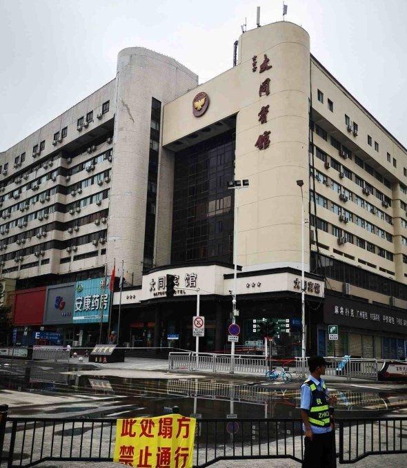 鄭州大同賓館疑有坍塌風險已清場戒嚴 市民莫靠近