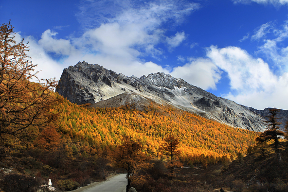 沒(méi)去過(guò)稻城亞丁，看完這篇攻略趕緊安排起來(lái)