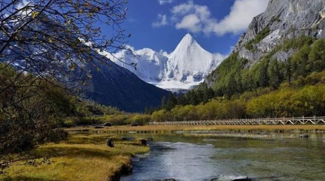 自駕稻城亞丁最佳旅游線路推薦